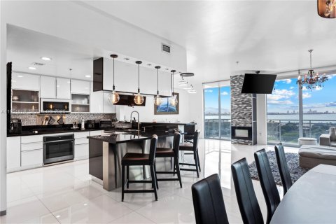 Купить кондоминиум в Норт-Бей-Виллидж, Флорида 2 спальни, 162.86м2, № 2009213 - фото 4