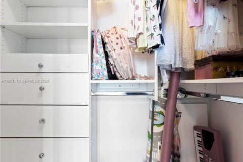 Купить кондоминиум в Норт-Бей-Виллидж, Флорида 2 спальни, 162.86м2, № 2009213 - фото 15