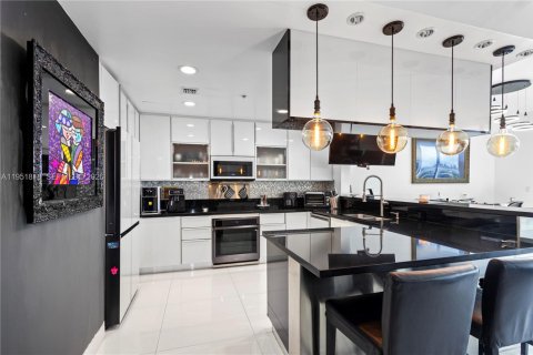 Купить кондоминиум в Норт-Бей-Виллидж, Флорида 2 спальни, 162.86м2, № 2009213 - фото 5