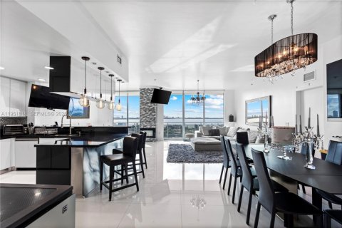 Кондоминиум с 2 спальнями в Норт-Бей-Виллидж, Флорида № 2009213