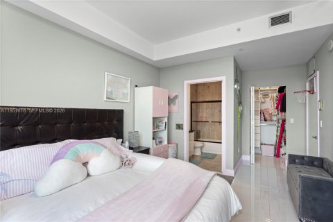 Купить кондоминиум в Норт-Бей-Виллидж, Флорида 2 спальни, 162.86м2, № 2009213 - фото 13