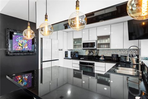 Купить кондоминиум в Норт-Бей-Виллидж, Флорида 2 спальни, 162.86м2, № 2009213 - фото 7