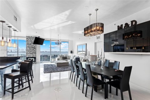 Купить кондоминиум в Норт-Бей-Виллидж, Флорида 2 спальни, 162.86м2, № 2009213 - фото 2