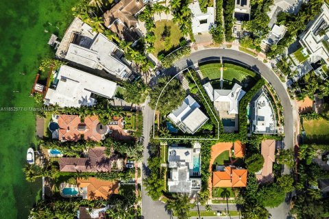 Villa ou maison à vendre à Miami Beach, Floride: 5 chambres, 404.31 m2 № 1872375 - photo 25