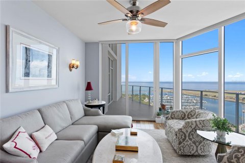 Condo in Saint Petersburg, Florida, 2 bedrooms  № 2418366 - photo 20