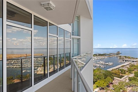 Condo in Saint Petersburg, Florida, 2 bedrooms  № 2418366 - photo 23