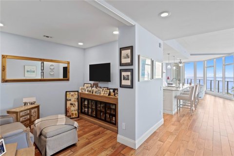 Condo in Saint Petersburg, Florida, 2 bedrooms  № 2418366 - photo 4