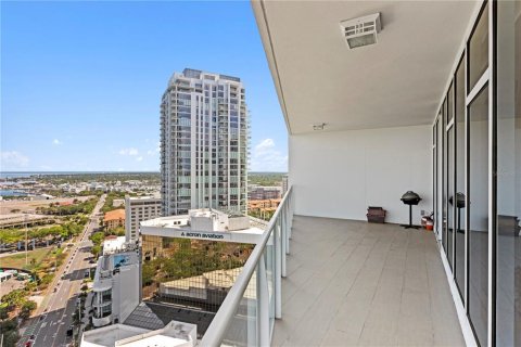 Condo in Saint Petersburg, Florida, 2 bedrooms  № 2418366 - photo 25