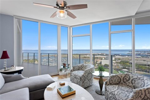 Condo in Saint Petersburg, Florida, 2 bedrooms  № 2418366 - photo 19