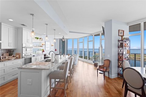 Condo in Saint Petersburg, Florida, 2 bedrooms  № 2418366 - photo 8