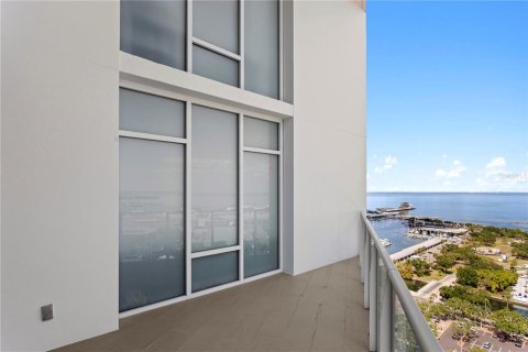 Condo in Saint Petersburg, Florida, 2 bedrooms  № 2418366 - photo 24