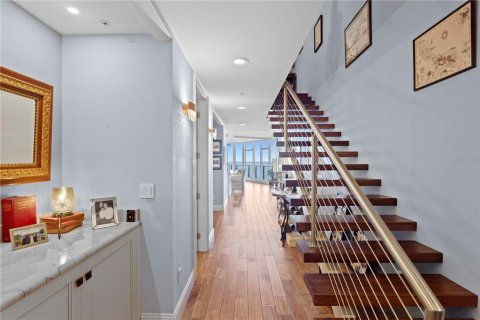Condo in Saint Petersburg, Florida, 2 bedrooms  № 2418366 - photo 2