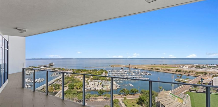 Condo in Saint Petersburg, Florida, 2 bedrooms  № 2418366