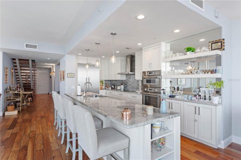 Condo in Saint Petersburg, Florida, 2 bedrooms  № 2418366 - photo 12