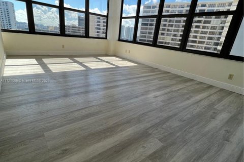 Condominio en venta en Hallandale Beach, Florida, 2 dormitorios, 146.79 m2 № 1705012 - foto 3
