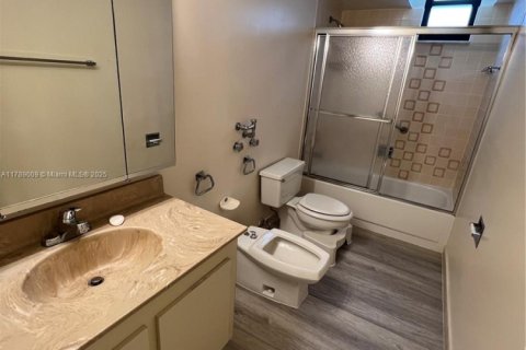 Condominio en venta en Hallandale Beach, Florida, 2 dormitorios, 146.79 m2 № 1705012 - foto 12