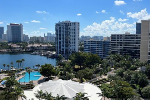 Condominio en venta en Hallandale Beach, Florida, 2 dormitorios, 146.79 m2 № 1705012 - foto 15
