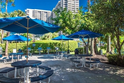 Condominio en venta en Hallandale Beach, Florida, 2 dormitorios, 146.79 m2 № 1705012 - foto 2