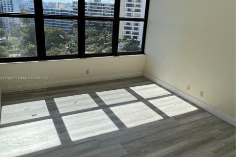 Condominio en venta en Hallandale Beach, Florida, 2 dormitorios, 146.79 m2 № 1705012 - foto 11