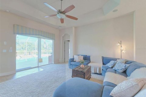 House in New Smyrna Beach, Florida 4 bedrooms, 190.45 sq.m. № 2397105 - photo 8