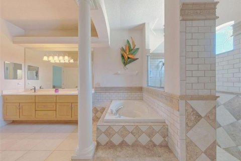 House in New Smyrna Beach, Florida 4 bedrooms, 190.45 sq.m. № 2397105 - photo 24