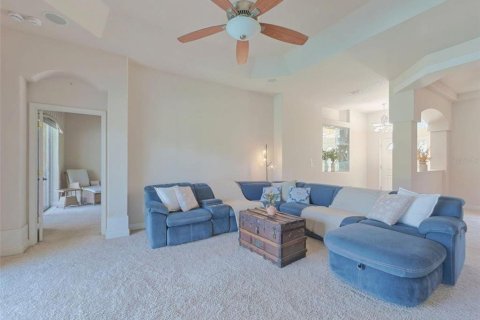 House in New Smyrna Beach, Florida 4 bedrooms, 190.45 sq.m. № 2397105 - photo 9