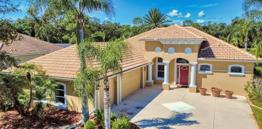 House in New Smyrna Beach, Florida 4 bedrooms, 190.45 sq.m. № 2397105