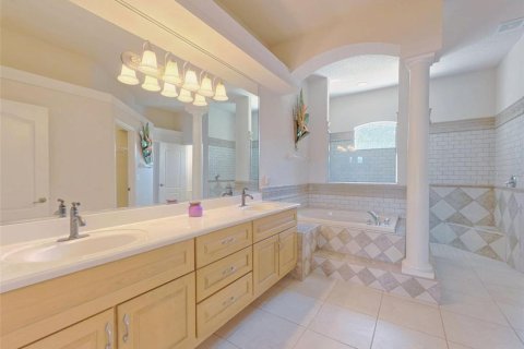 House in New Smyrna Beach, Florida 4 bedrooms, 190.45 sq.m. № 2397105 - photo 17