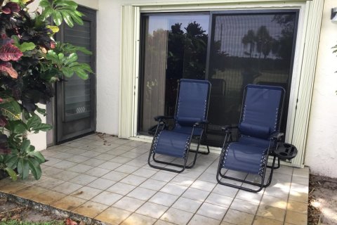 Copropriété à louer à Lake Worth, Floride: 2 chambres, 147.81 m2 № 1230299 - photo 1