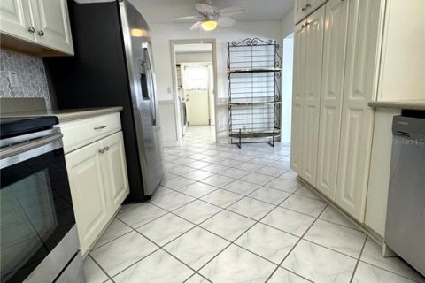 House in Pinellas Park, Florida 2 bedrooms, 153.2 sq.m. № 1544695 - photo 22