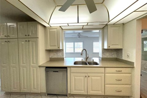 House in Pinellas Park, Florida 2 bedrooms, 153.2 sq.m. № 1544695 - photo 20