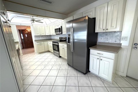 House in Pinellas Park, Florida 2 bedrooms, 153.2 sq.m. № 1544695 - photo 27