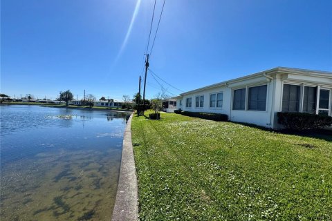 House in Pinellas Park, Florida 2 bedrooms, 153.2 sq.m. № 1544695 - photo 4
