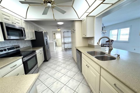 House in Pinellas Park, Florida 2 bedrooms, 153.2 sq.m. № 1544695 - photo 24