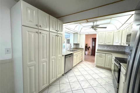 House in Pinellas Park, Florida 2 bedrooms, 153.2 sq.m. № 1544695 - photo 23