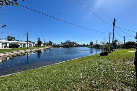 House in Pinellas Park, Florida 2 bedrooms, 153.2 sq.m. № 1544695 - photo 7