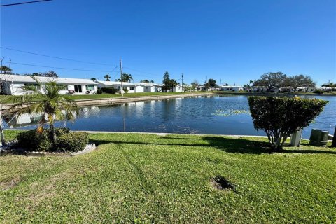 House in Pinellas Park, Florida 2 bedrooms, 153.2 sq.m. № 1544695 - photo 5