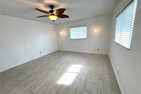 House in Pinellas Park, Florida 2 bedrooms, 153.2 sq.m. № 1544695 - photo 9