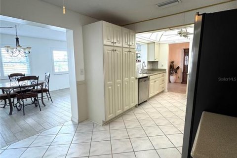 House in Pinellas Park, Florida 2 bedrooms, 153.2 sq.m. № 1544695 - photo 28