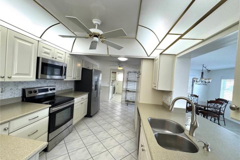 House in Pinellas Park, Florida 2 bedrooms, 153.2 sq.m. № 1544695 - photo 21