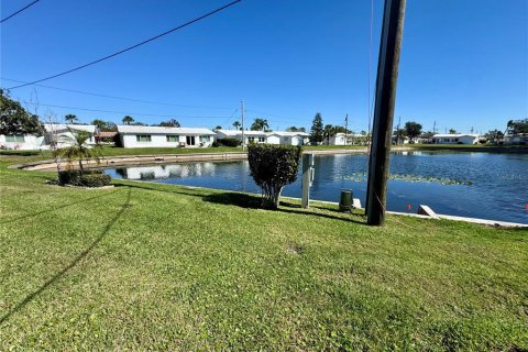 House in Pinellas Park, Florida 2 bedrooms, 153.2 sq.m. № 1544695 - photo 6