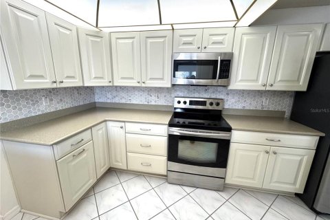 House in Pinellas Park, Florida 2 bedrooms, 153.2 sq.m. № 1544695 - photo 18