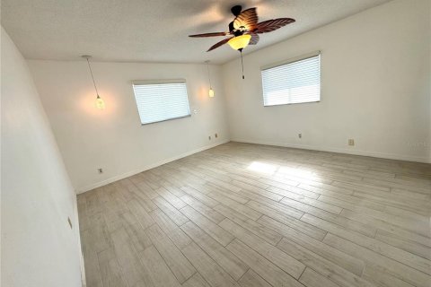 House in Pinellas Park, Florida 2 bedrooms, 153.2 sq.m. № 1544695 - photo 8