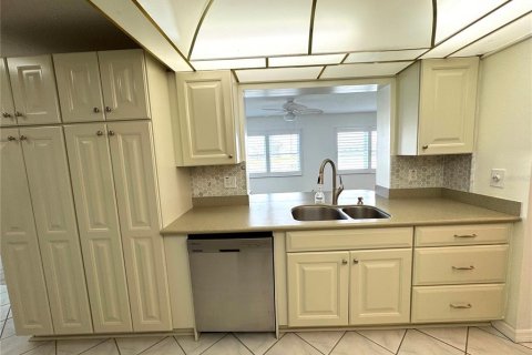 House in Pinellas Park, Florida 2 bedrooms, 153.2 sq.m. № 1544695 - photo 25