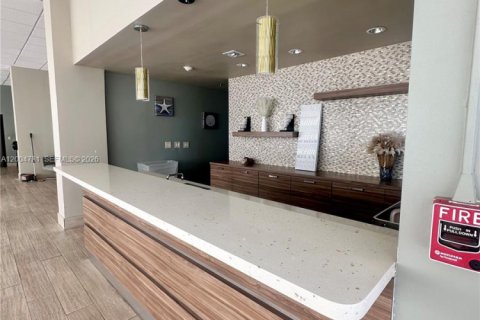 Condo in Surfside, Florida, 1 bedroom  № 2068738 - photo 24