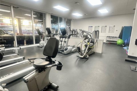 Condo in Surfside, Florida, 1 bedroom  № 2068738 - photo 22