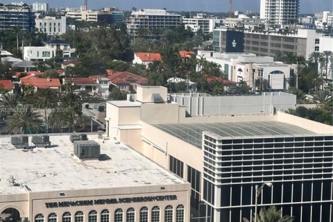 Condo in Surfside, Florida, 1 bedroom  № 2068738 - photo 9