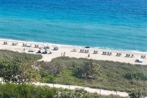 Condo in Surfside, Florida, 1 bedroom  № 2068738