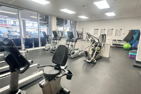 Condo in Surfside, Florida, 1 bedroom  № 2068738 - photo 26