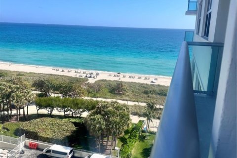 Condo in Surfside, Florida, 1 bedroom  № 2068738 - photo 8